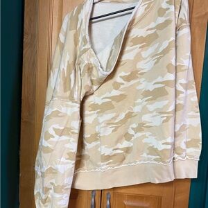 American Eagle Outfitters Camouflage off the shoulder in Beige and Cream
